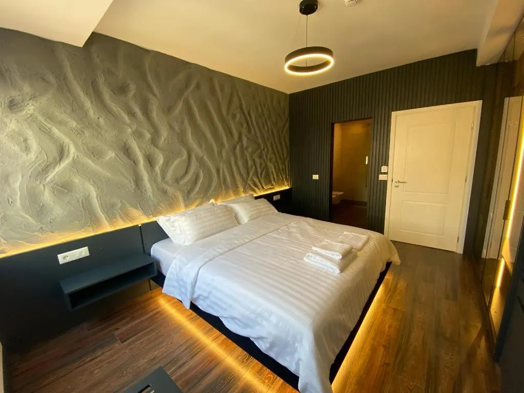 Tirana Central Rooms 0*,
