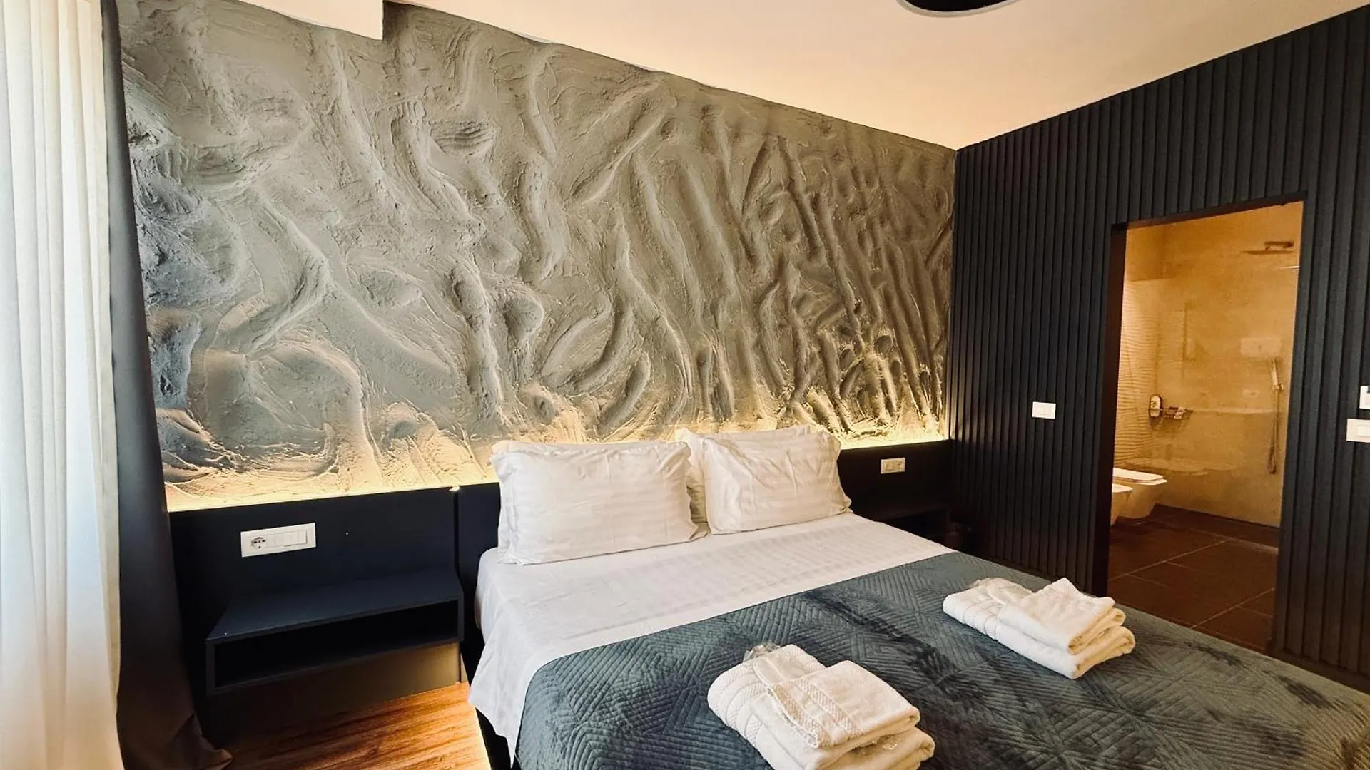 Tirana Central Rooms 0*,  Albania