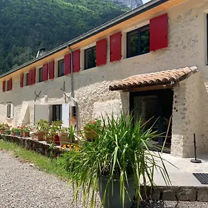 https://la-bergerie-a-menee.hotels-rhonealpes.com