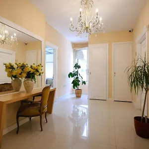 Noela's Place Appartamento Tirana