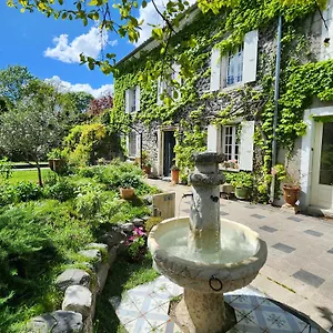 https://le-rucher-des-arts.hotels-rhonealpes.com